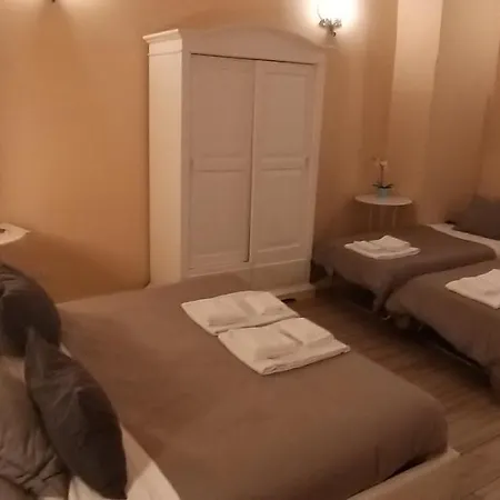 Da Polly A Piazza Amedeo Bed & Breakfast Napels