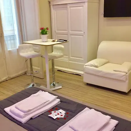 Da Polly A Piazza Amedeo Bed & Breakfast 4*