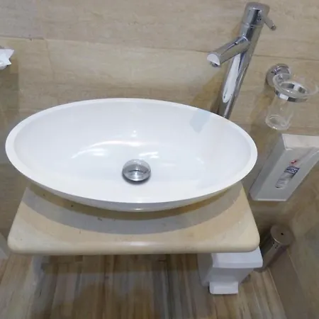 Da Polly A Piazza Amedeo 4*