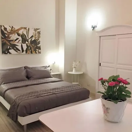 Da Polly A Piazza Amedeo فندق مبيت وإفطار