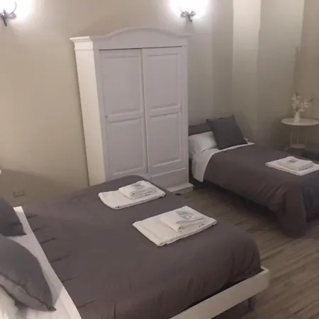 Da Polly A Piazza Amedeo Bed & Breakfast