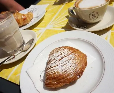 Bed & Breakfast Da Polly A Piazza Amedeo 4*