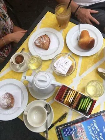 Da Polly A Piazza Amedeo Bed & Breakfast Napels