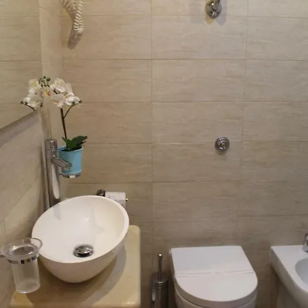 Da Polly A Piazza Amedeo Bed & Breakfast