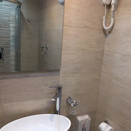 Da Polly A Piazza Amedeo 4*