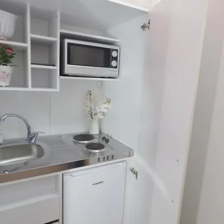 Da Polly A Piazza Amedeo 4*