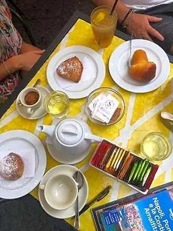 Da Polly A Piazza Amedeo Bed & Breakfast