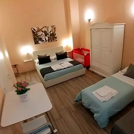 Bed & Breakfast Da Polly A Piazza Amedeo 4*