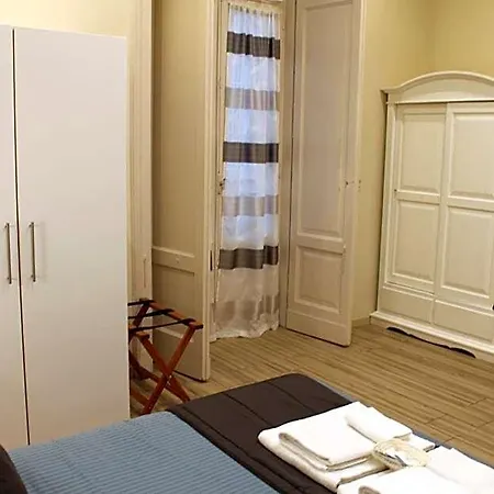 Bed and Breakfast Da Polly A Piazza Amedeo 4*