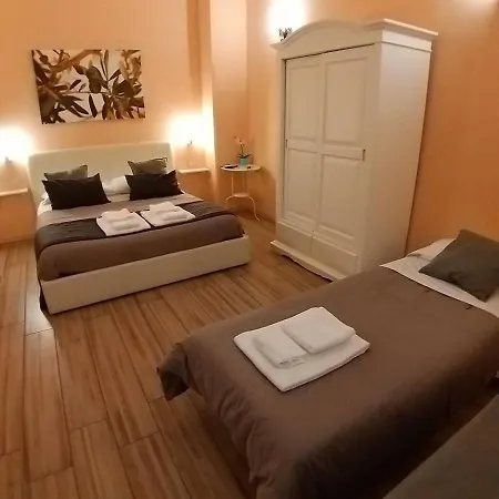 Da Polly A Piazza Amedeo Bed & Breakfast 2*