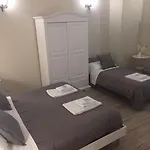 Da Polly A Piazza Amedeo Bed & Breakfast