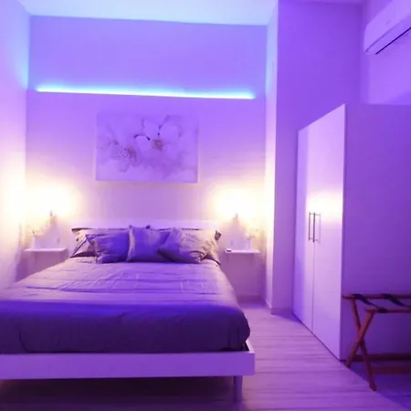 Da Polly A Piazza Amedeo Bed & Breakfast 4*