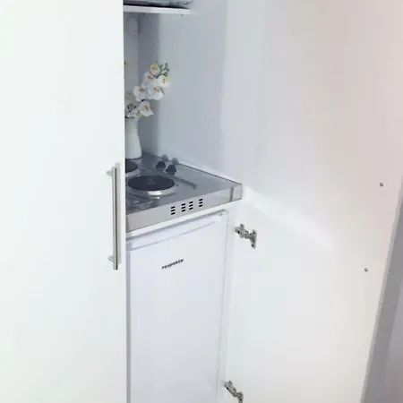 Da Polly A Piazza Amedeo Отель типа 