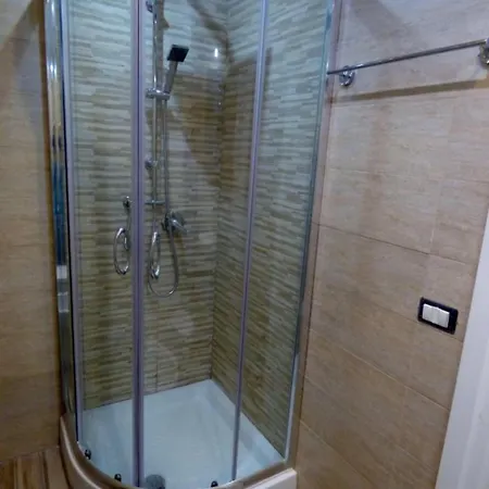 Da Polly A Piazza Amedeo 4* Неаполь