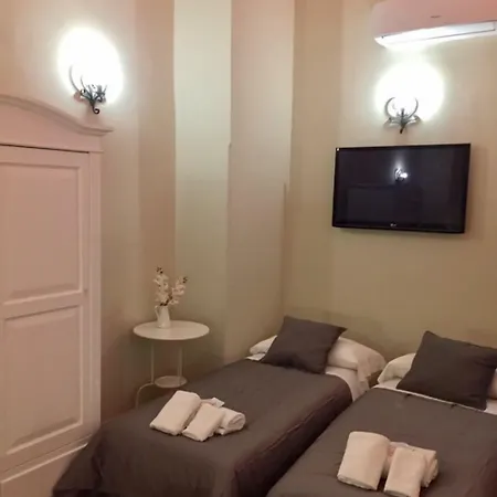 Da Polly A Piazza Amedeo Bed & Breakfast 4*