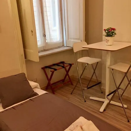 Oda ve Kahvaltı Da Polly A Piazza Amedeo 4*