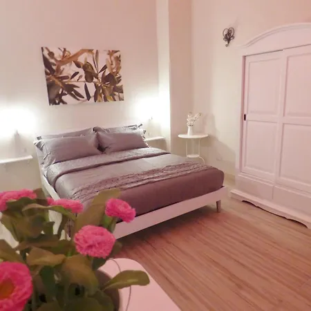 Da Polly A Piazza Amedeo 4* Неаполь