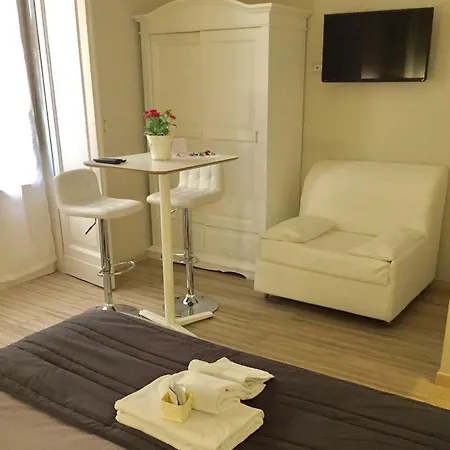 Da Polly A Piazza Amedeo Bed & Breakfast