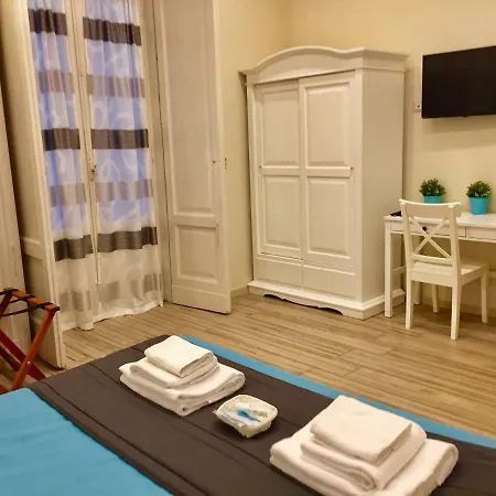 Da Polly A Piazza Amedeo 4*