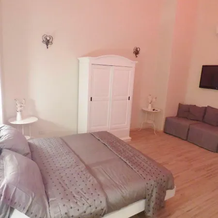 Da Polly A Piazza Amedeo 4* Неаполь