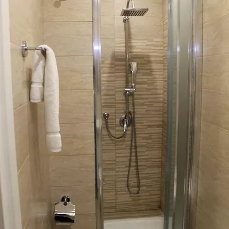 Da Polly A Piazza Amedeo Napoli