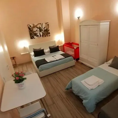 Da Polly A Piazza Amedeo Bed and Breakfast 4*