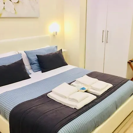 Bed and Breakfast Da Polly A Piazza Amedeo Νάπολη