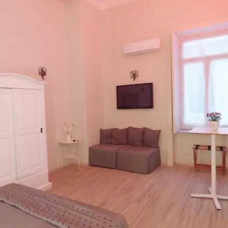 Bed and Breakfast Da Polly A Piazza Amedeo Νάπολη